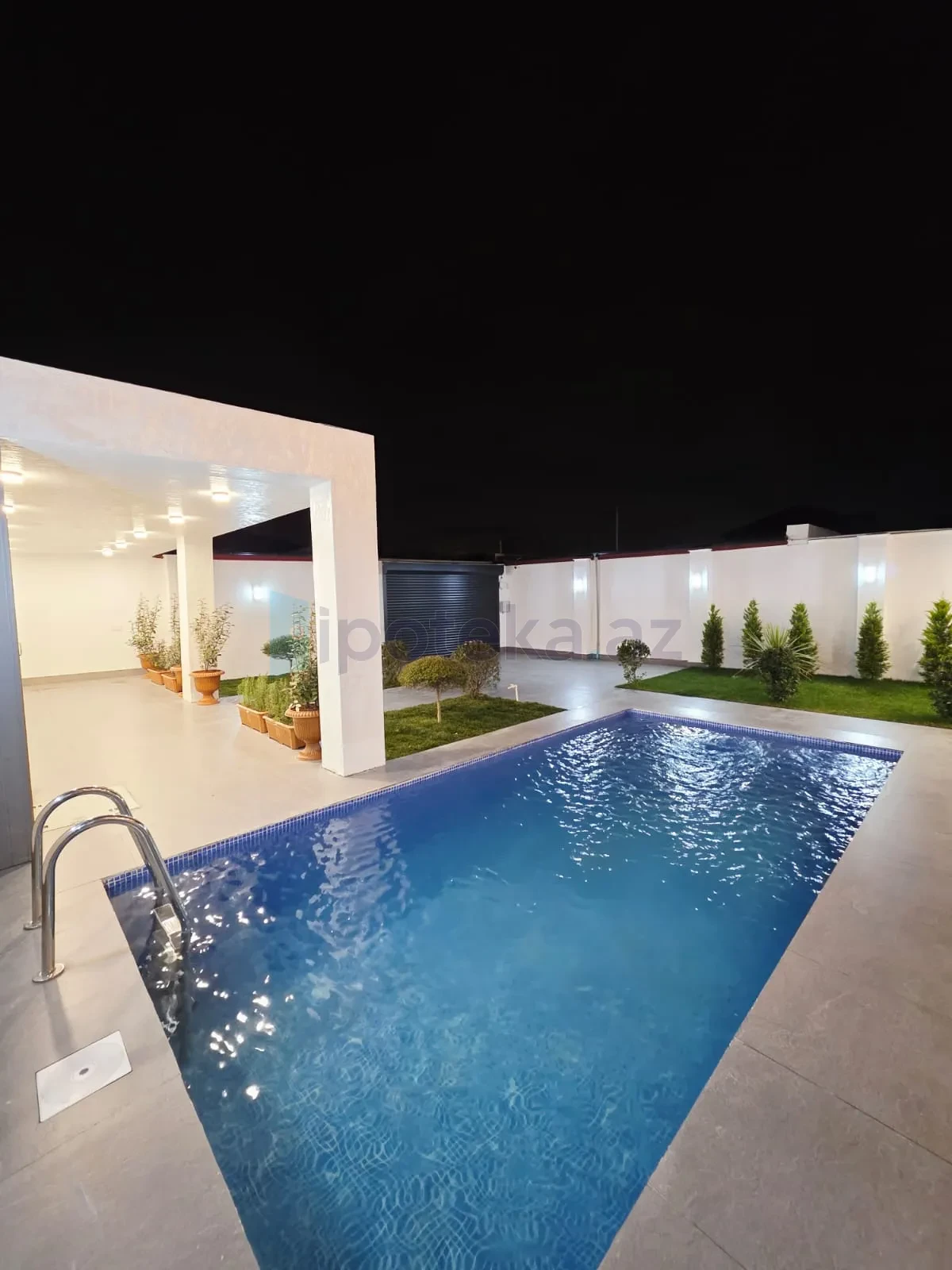 Satılır 4 otaqlı mənzil 160 m²