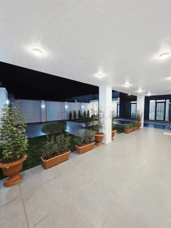 Satılır 4 otaqlı mənzil 160 m²