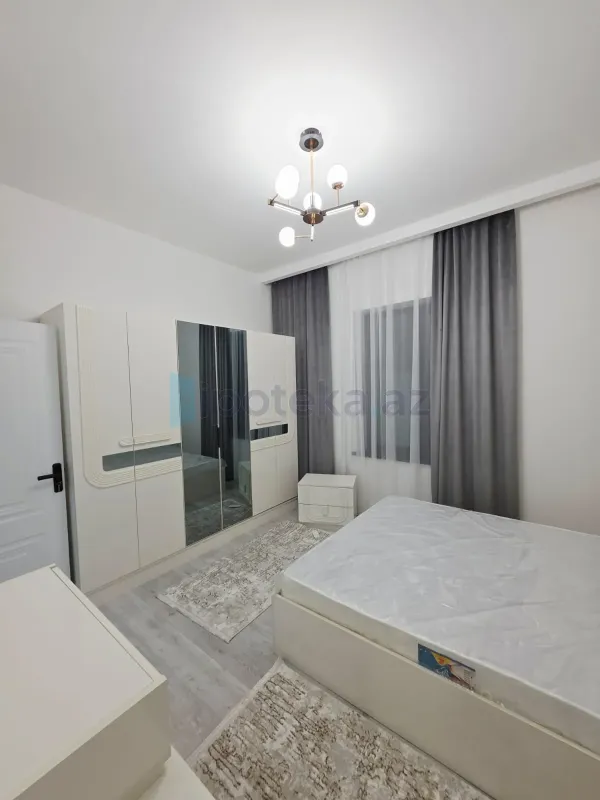 Satılır 4 otaqlı mənzil 160 m²