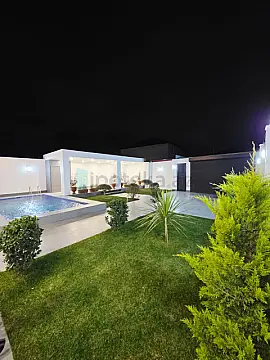 Satılır 4 otaqlı mənzil 160 m²