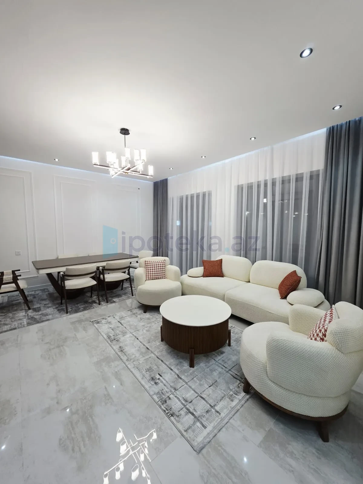 Satılır 4 otaqlı mənzil 160 m²