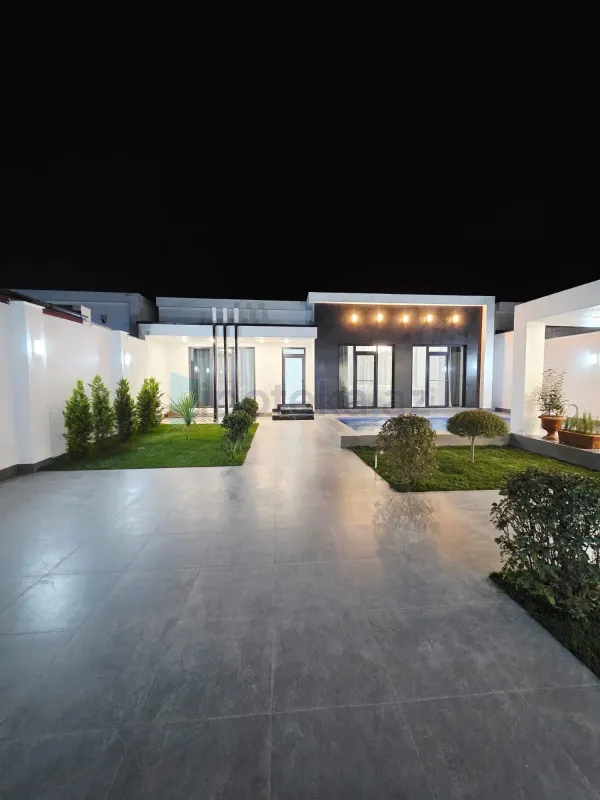 Satılır 4 otaqlı mənzil 160 m²