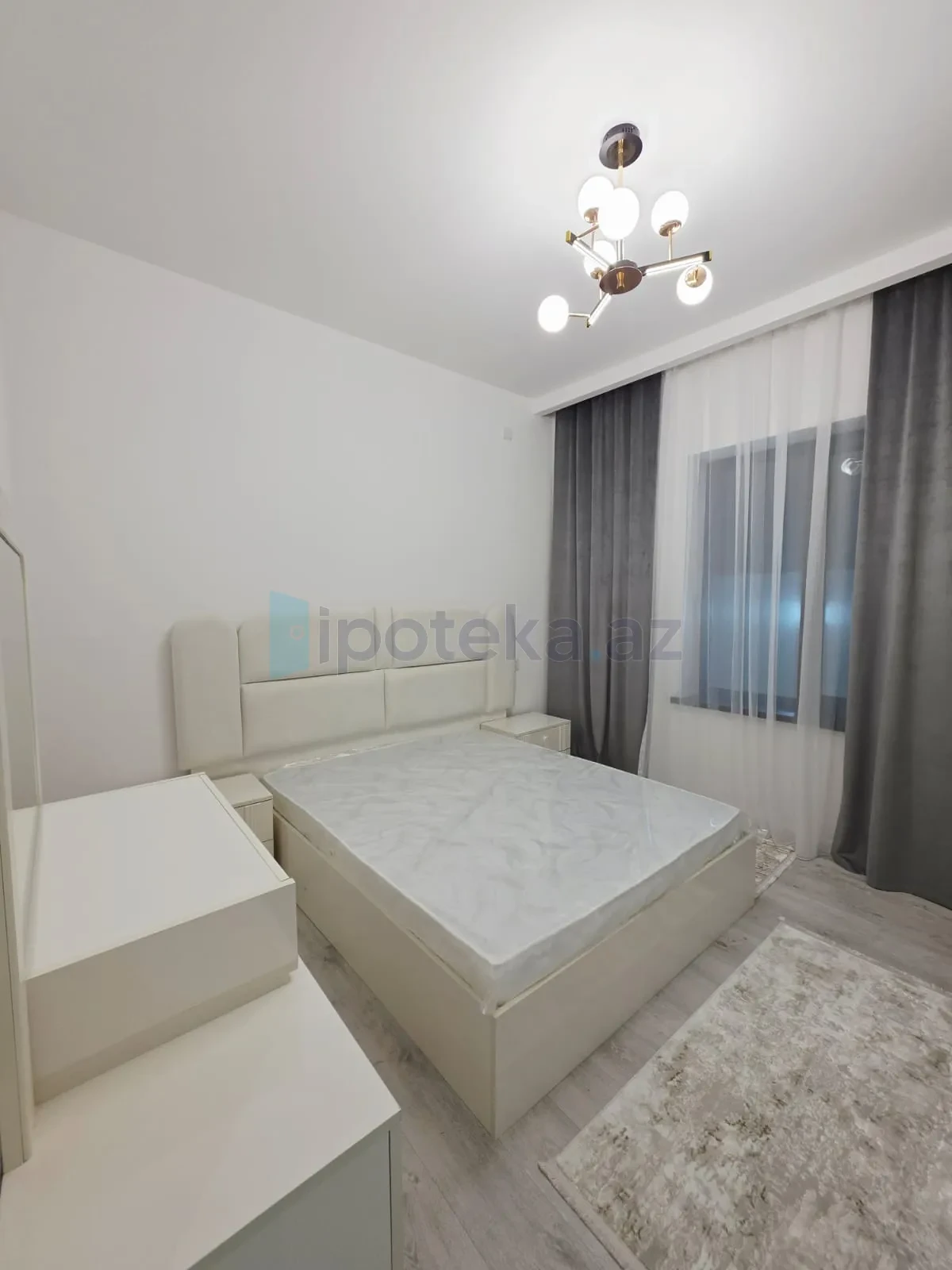 Satılır 4 otaqlı mənzil 160 m²