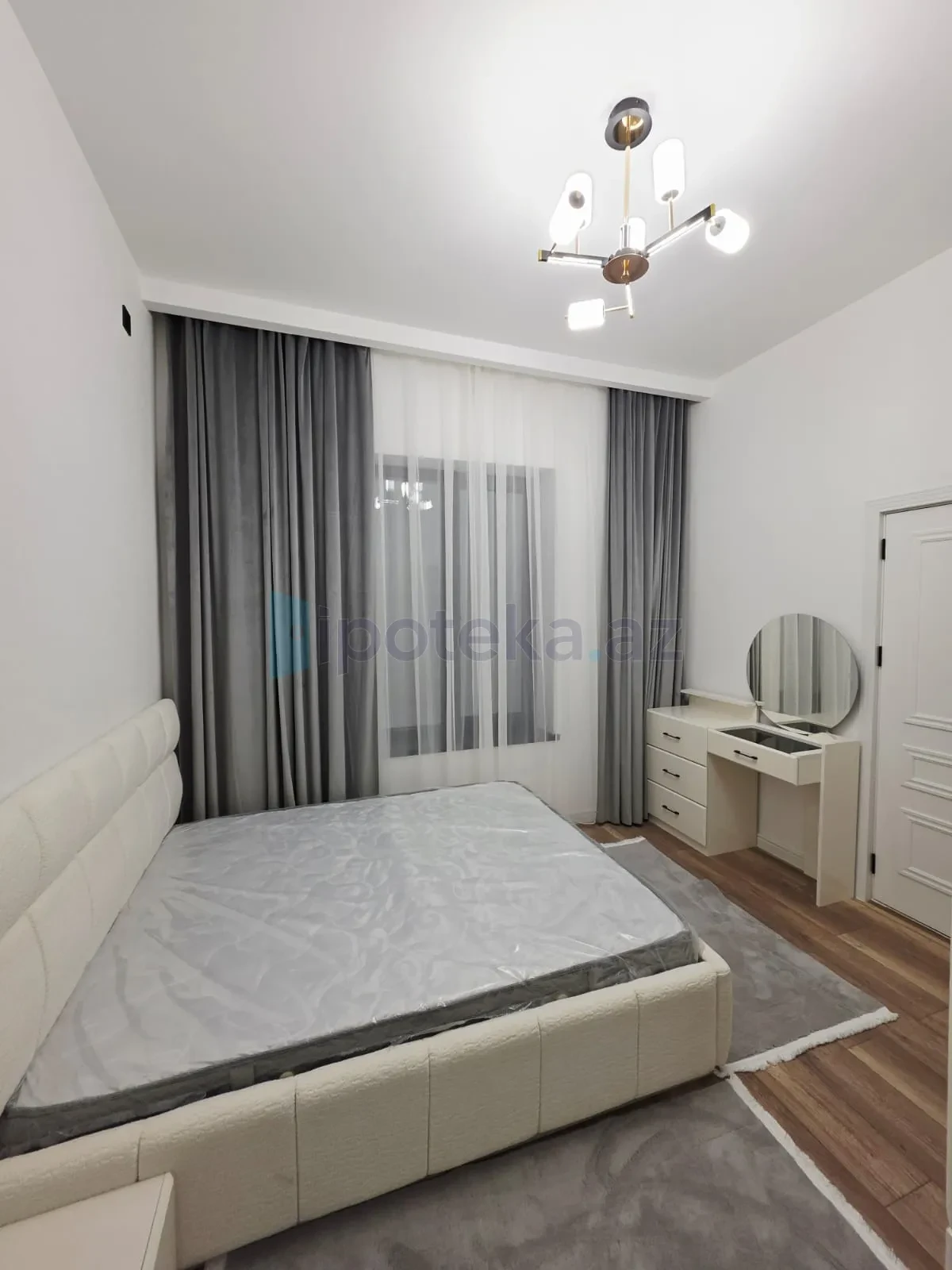 Satılır 4 otaqlı mənzil 120 m²