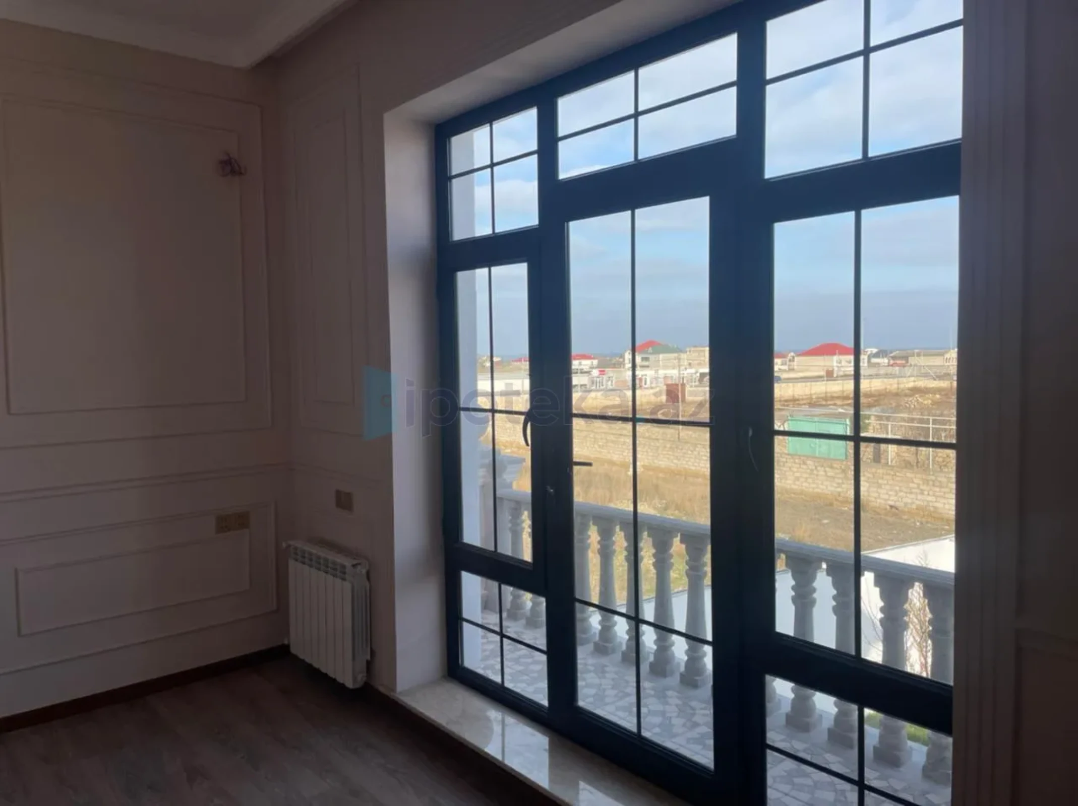 Satılır 6 otaqlı mənzil 260 m²