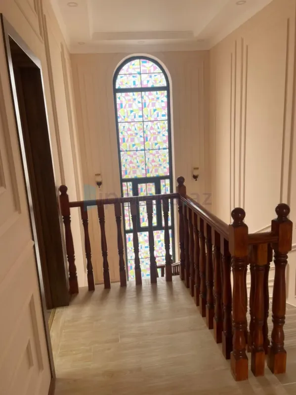 Satılır 6 otaqlı mənzil 260 m²