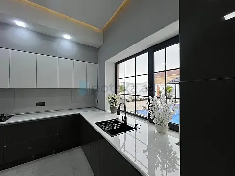 Satılır 5 otaqlı həyət evi 185 m²