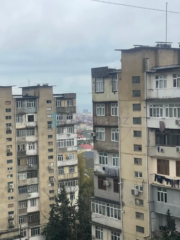 Satılır 3 otaqlı köhnə tikili 75 m²