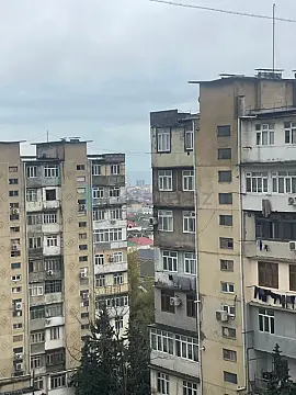 Satılır 3 otaqlı köhnə tikili 75 m²