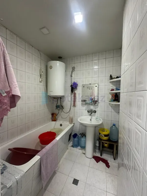 Satılır 2 otaqlı köhnə tikili 65 m²