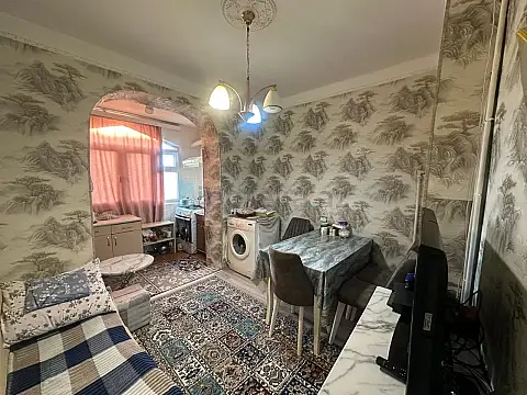 Satılır 2 otaqlı köhnə tikili 65 m²