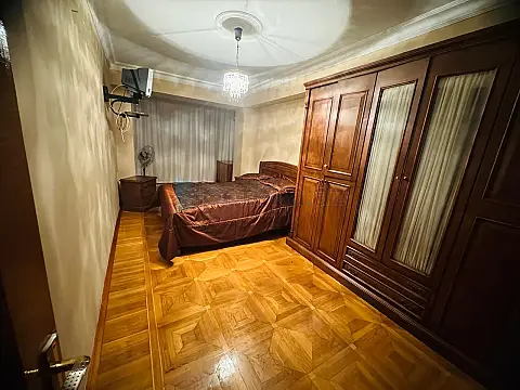 Satılır 3 otaqlı köhnə tikili 100 m²