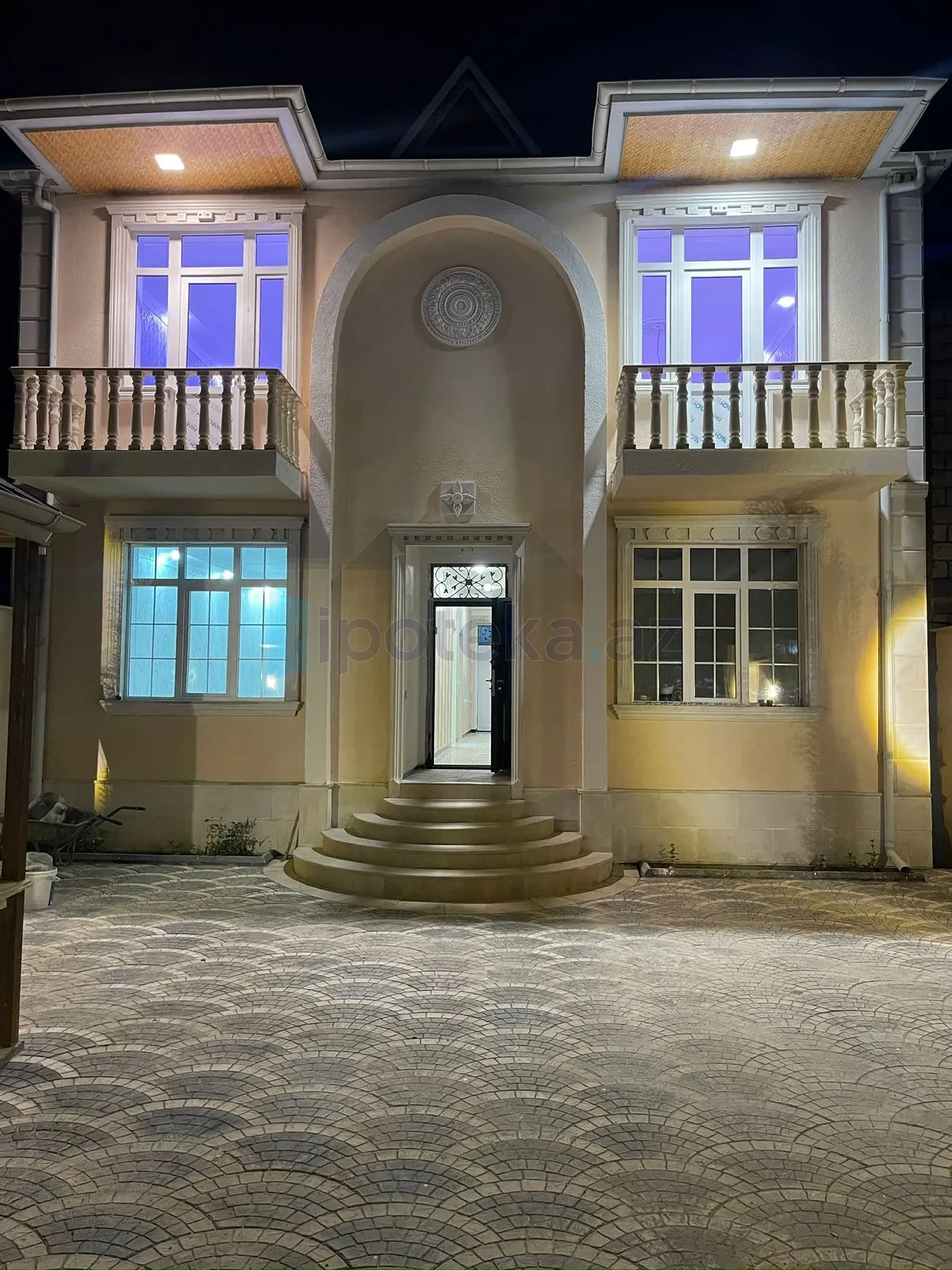 Satılır 5 otaqlı həyət evi 180 m²