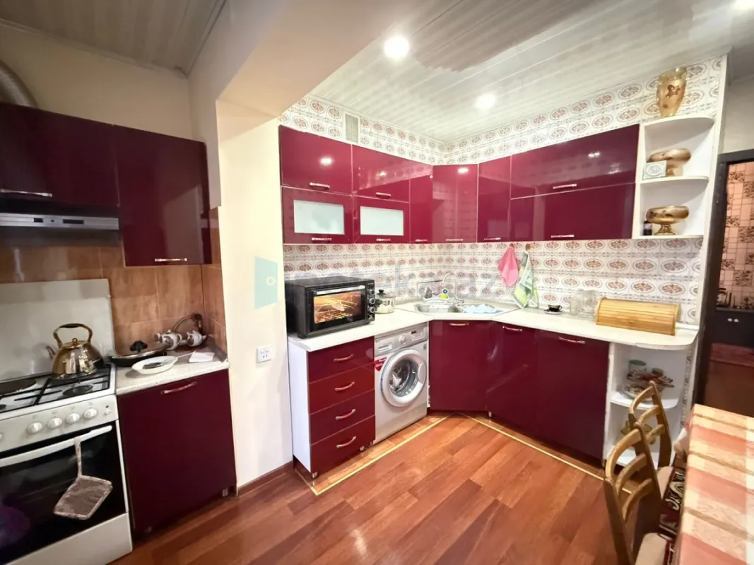 Satılır 3 otaqlı köhnə tikili 80 m²