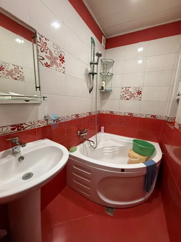 Satılır 3 otaqlı köhnə tikili 80 m²
