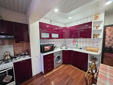 Satılır 3 otaqlı köhnə tikili 80 m²