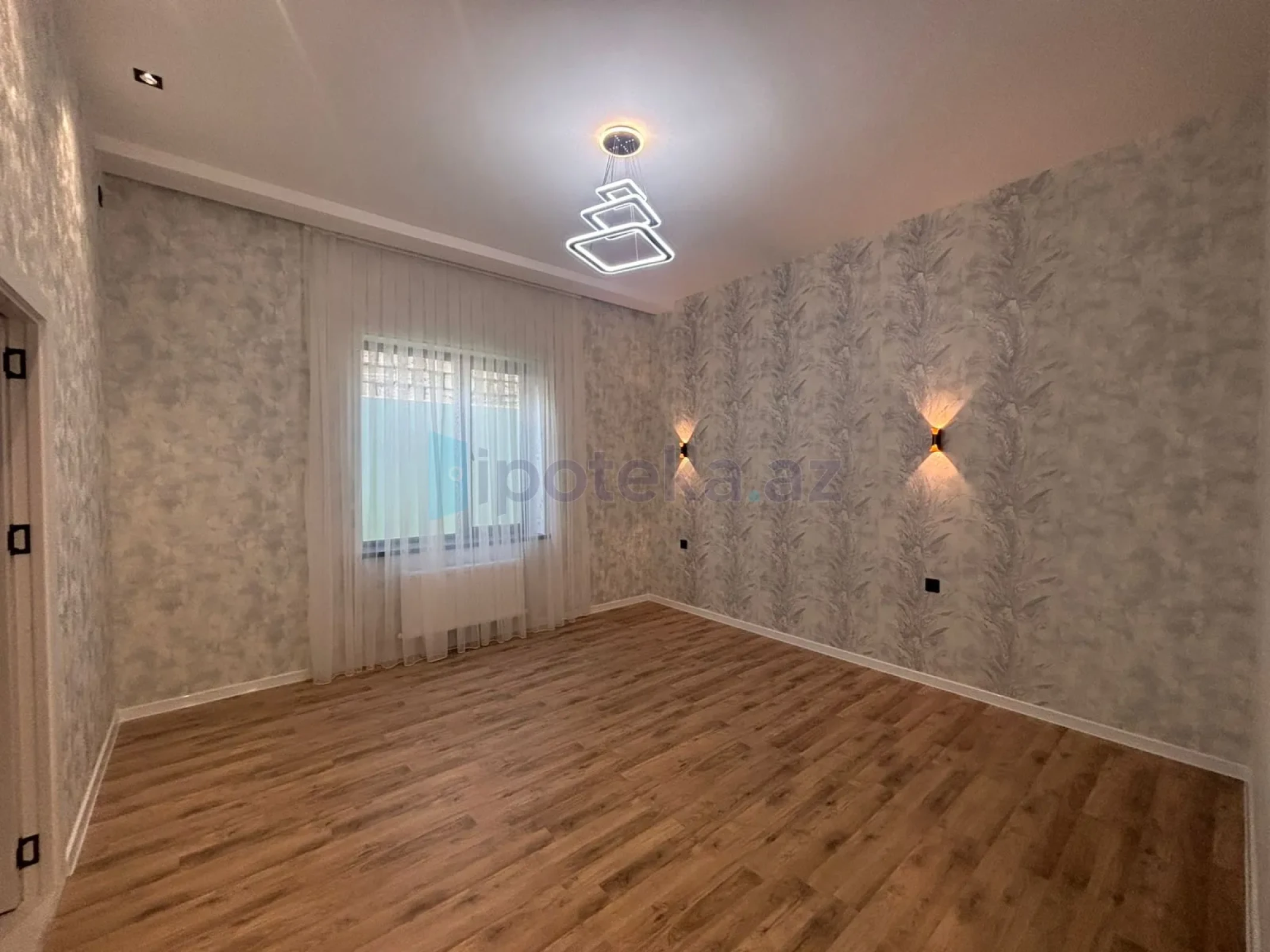 Satılır 4 otaqlı mənzil 160 m²