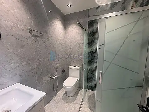 Satılır 4 otaqlı mənzil 160 m²