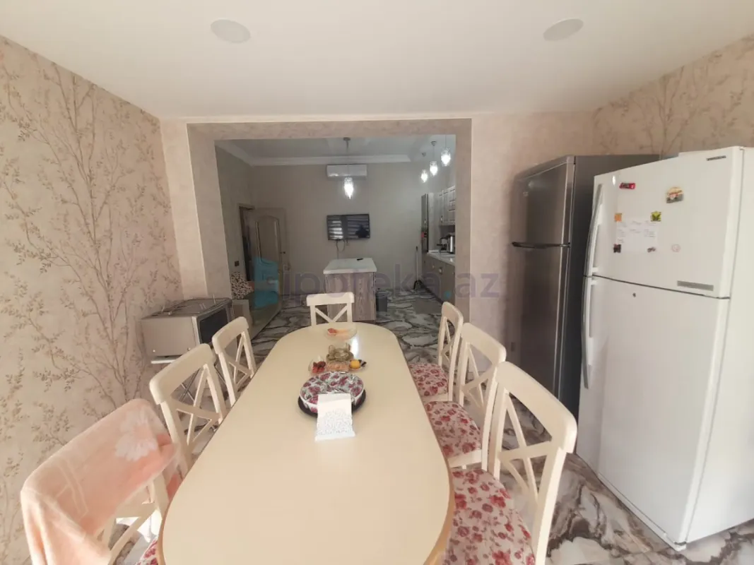 Satılır 6 otaqlı həyət evi 240 m²