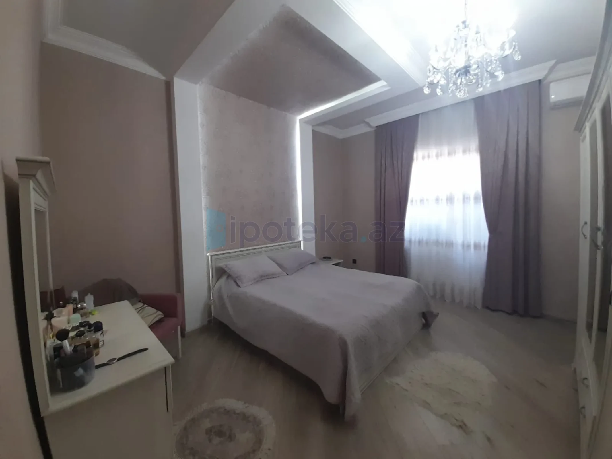 Satılır 6 otaqlı həyət evi 240 m²