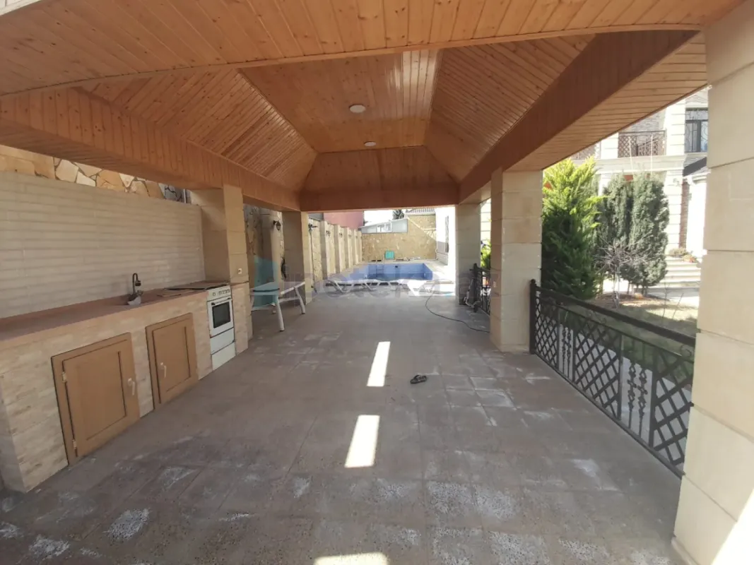 Satılır 6 otaqlı həyət evi 240 m²