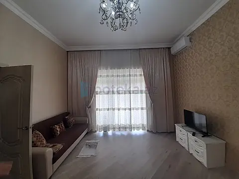Satılır 6 otaqlı həyət evi 240 m²