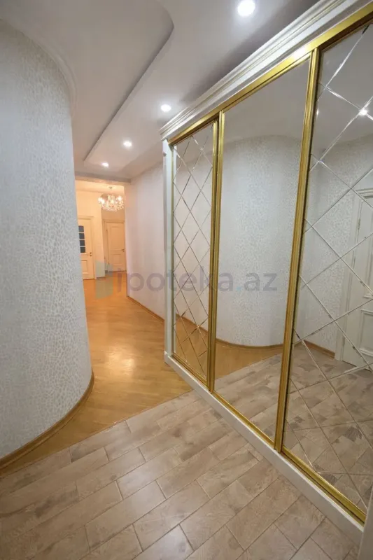 Satılır 3 otaqlı yeni tikili 100 m²