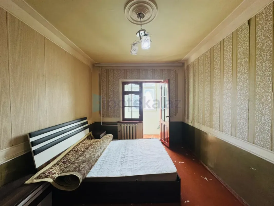 Satılır 2 otaqlı köhnə tikili 60 m²