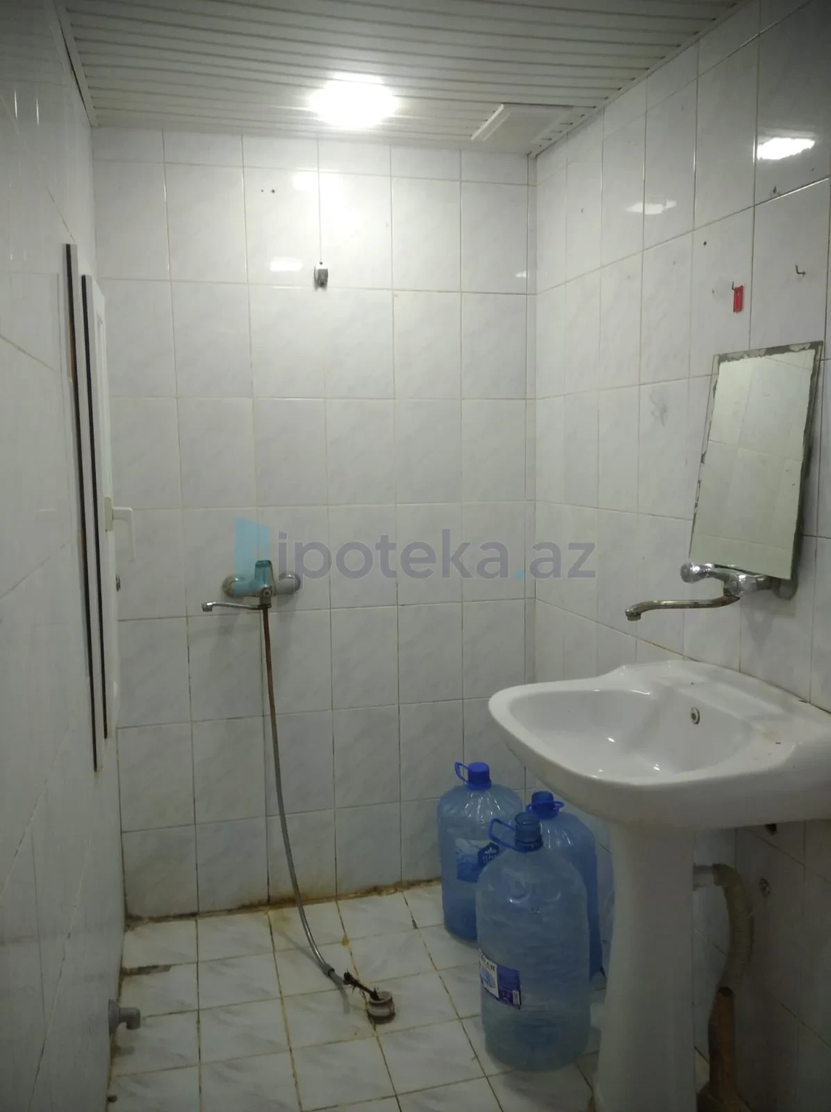 Satılır 2 otaqlı köhnə tikili 60 m²