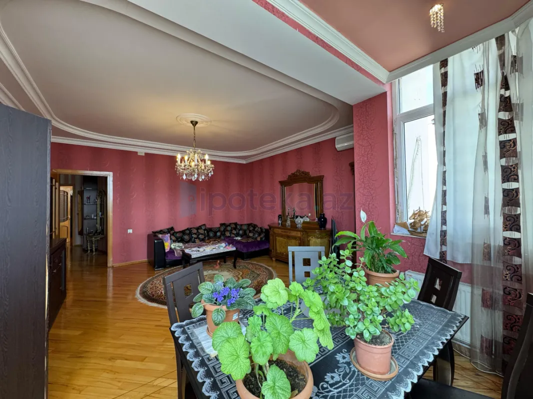 Satılır 4 otaqlı yeni tikili 145 m²