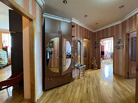 Satılır 4 otaqlı yeni tikili 145 m²