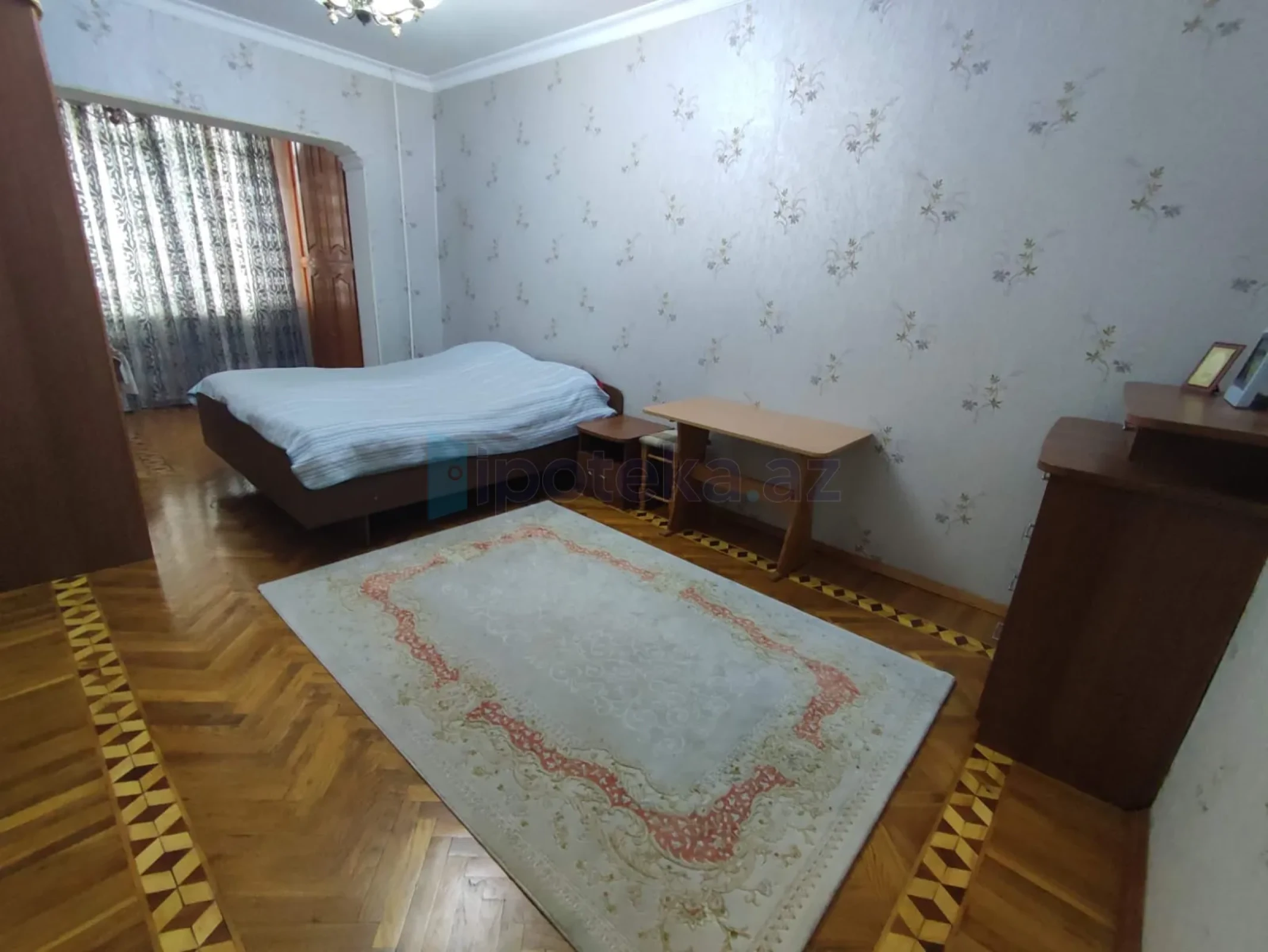 Satılır 4 otaqlı köhnə tikili 100 m²