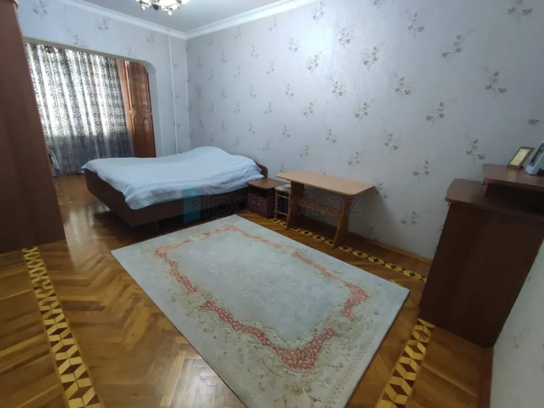 Satılır 4 otaqlı köhnə tikili 100 m²