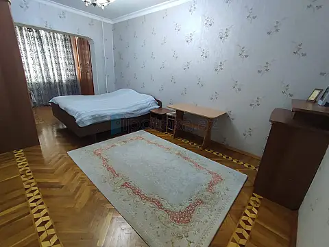 Satılır 4 otaqlı köhnə tikili 100 m²