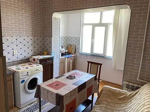 Satılır 2 otaqlı köhnə tikili 60 m²