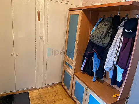 Satılır 2 otaqlı köhnə tikili 60 m²