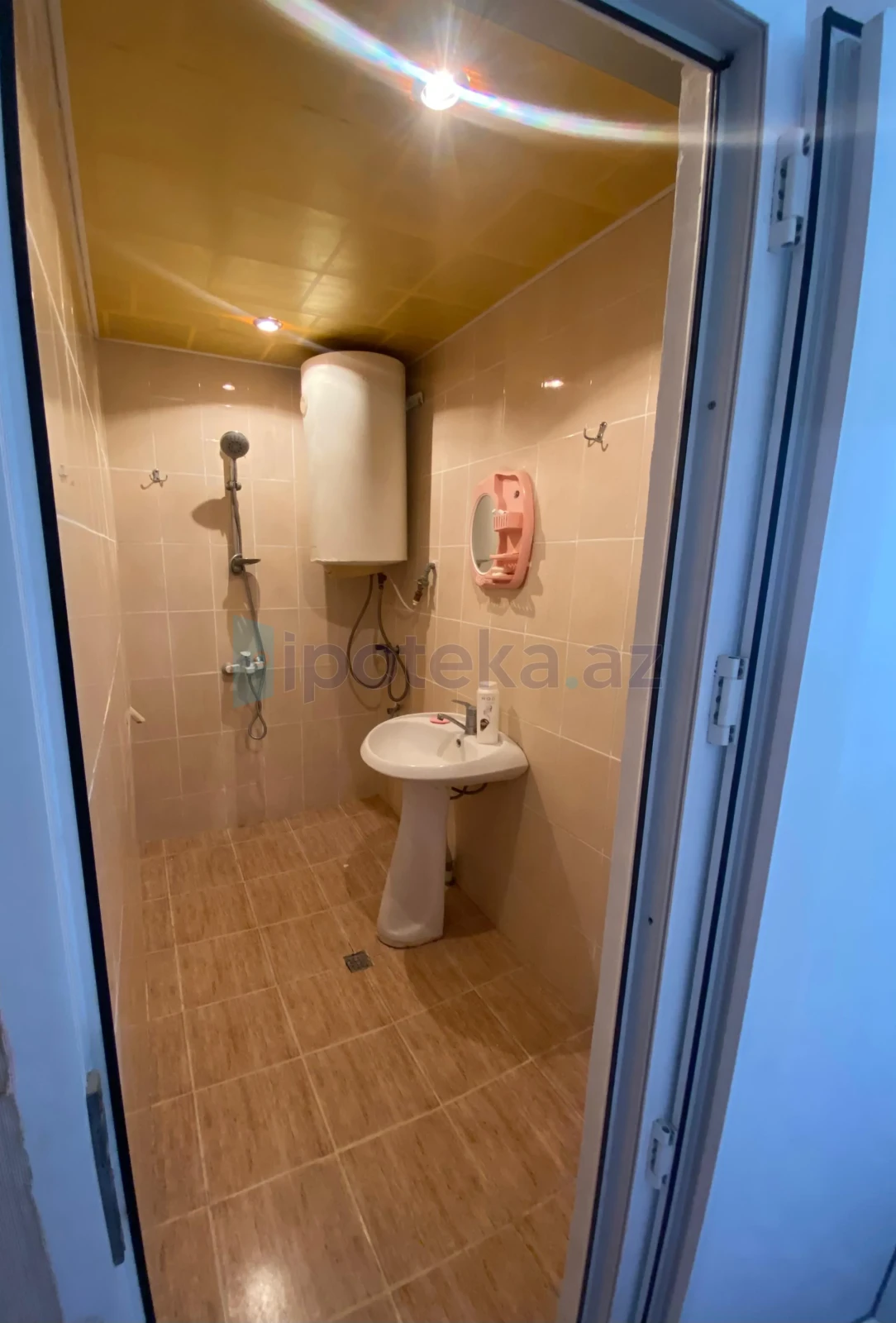 Satılır 2 otaqlı köhnə tikili 60 m²