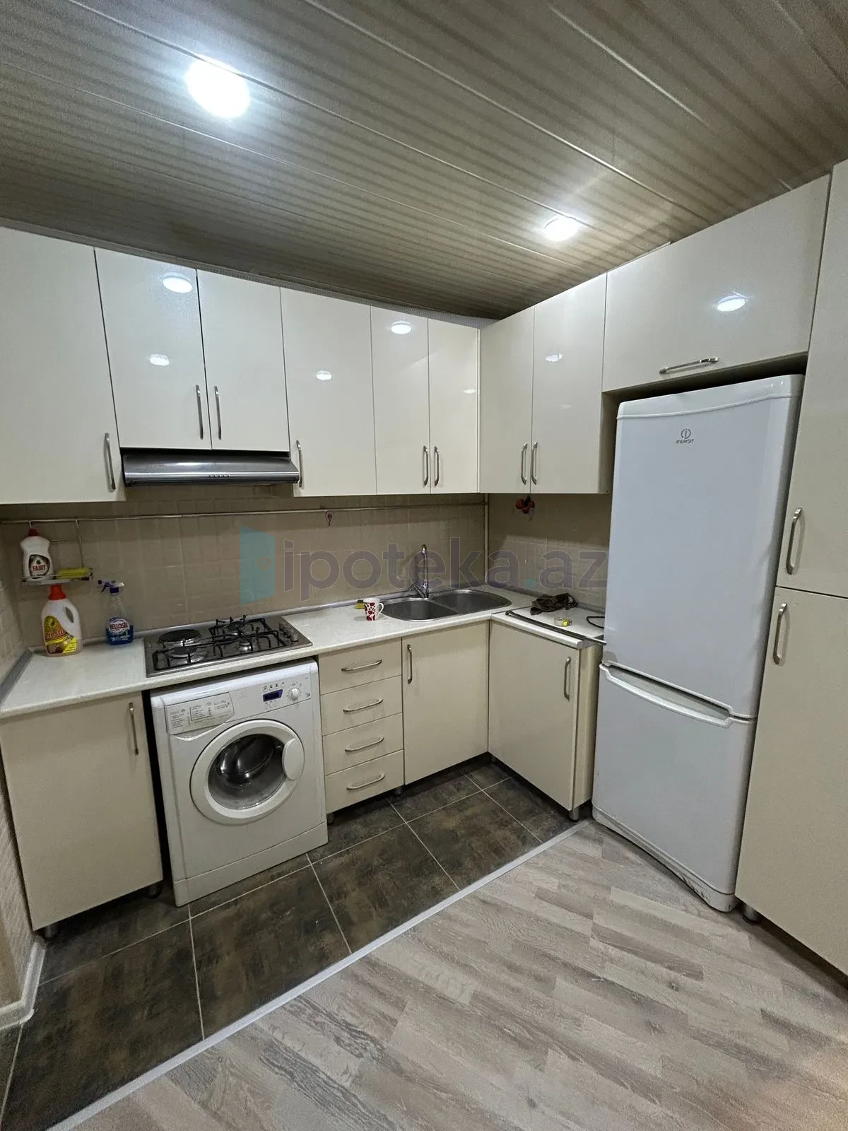 Satılır 2 otaqlı köhnə tikili 60 m²