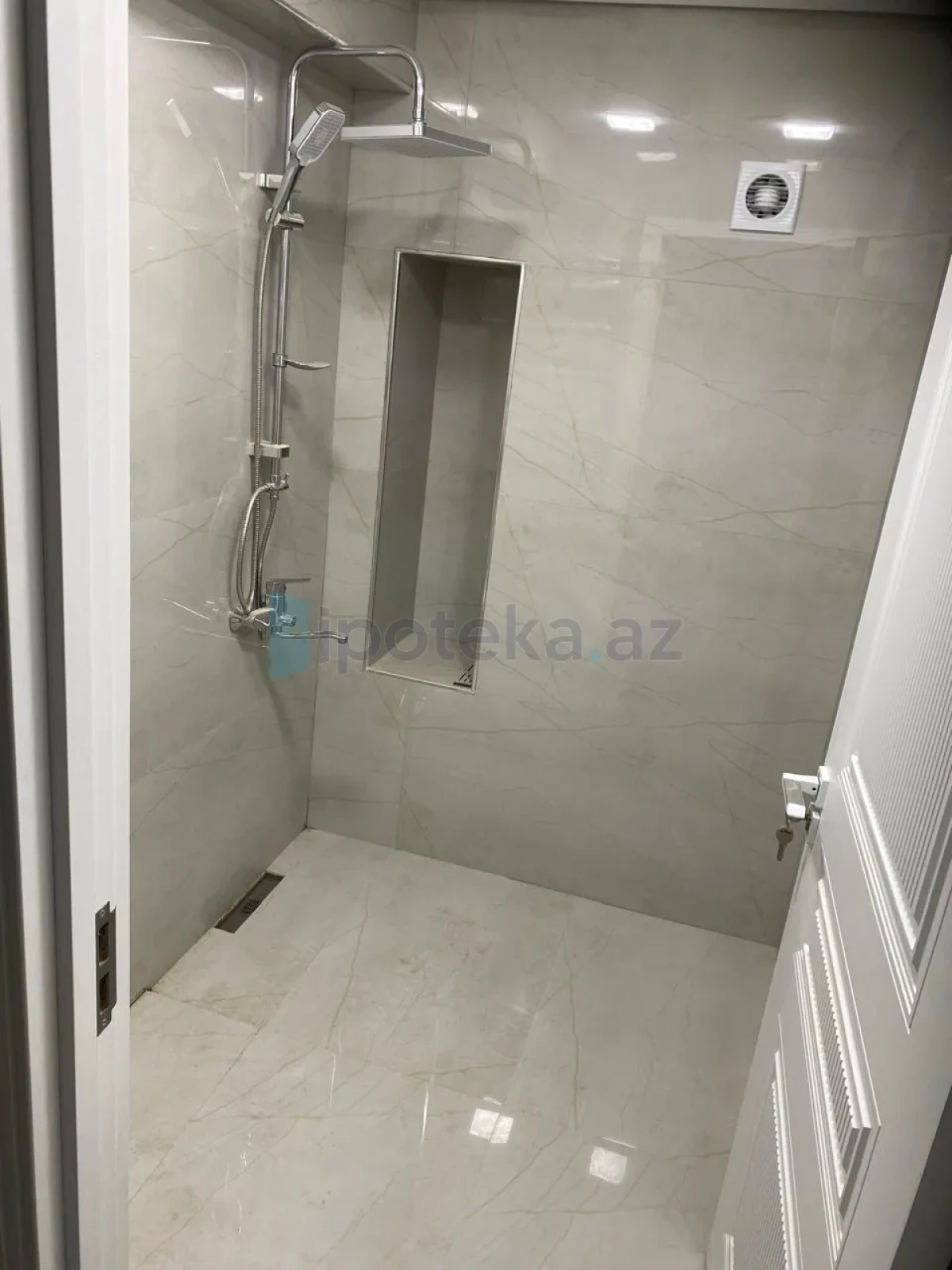 Satılır 3 otaqlı köhnə tikili 75 m²