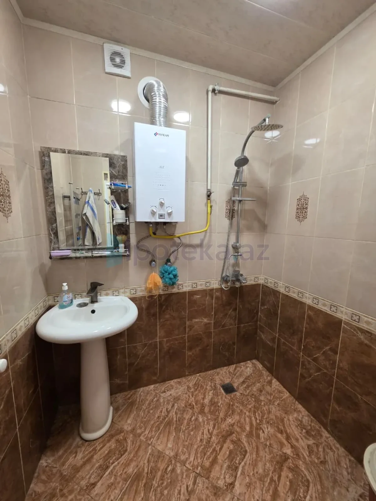 Satılır 4 otaqlı köhnə tikili 100 m²