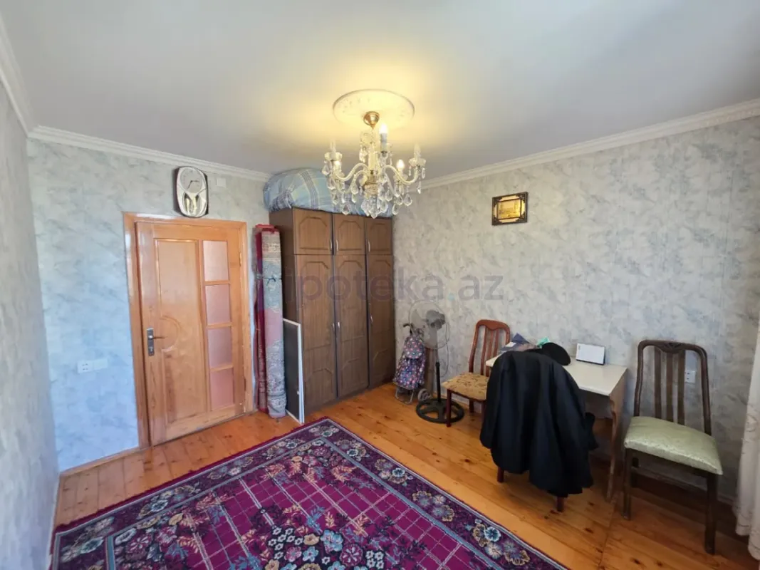 Satılır 4 otaqlı köhnə tikili 100 m²