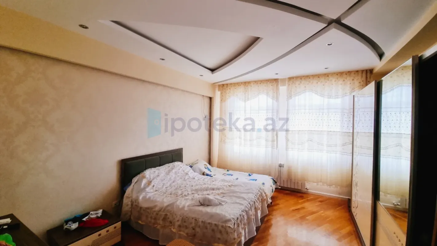 Satılır 4 otaqlı yeni tikili 132 m²