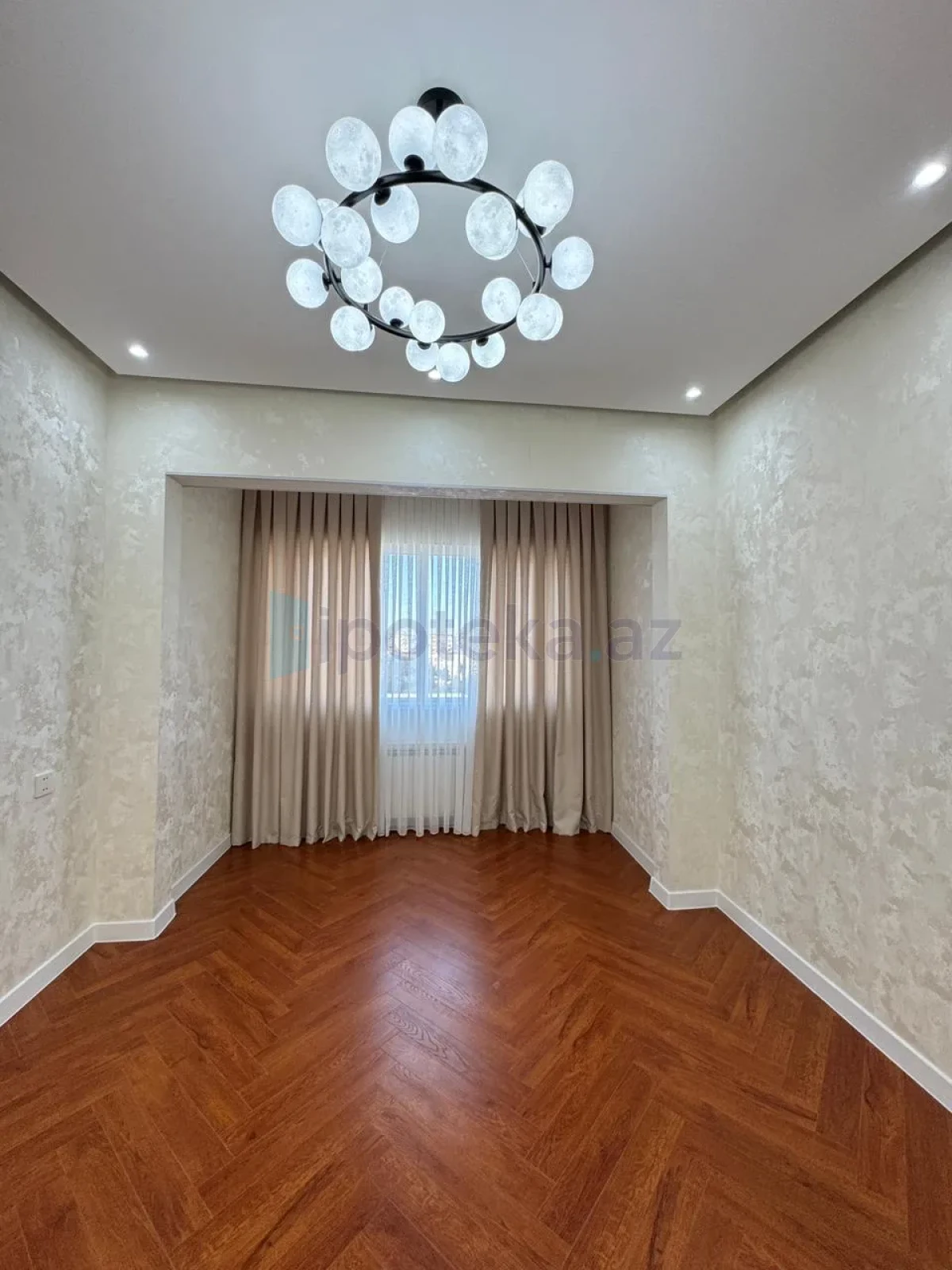 Satılır 4 otaqlı köhnə tikili 120 m²