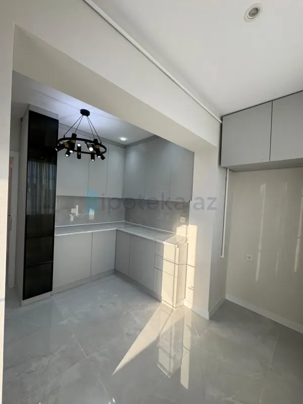 Satılır 4 otaqlı köhnə tikili 120 m²