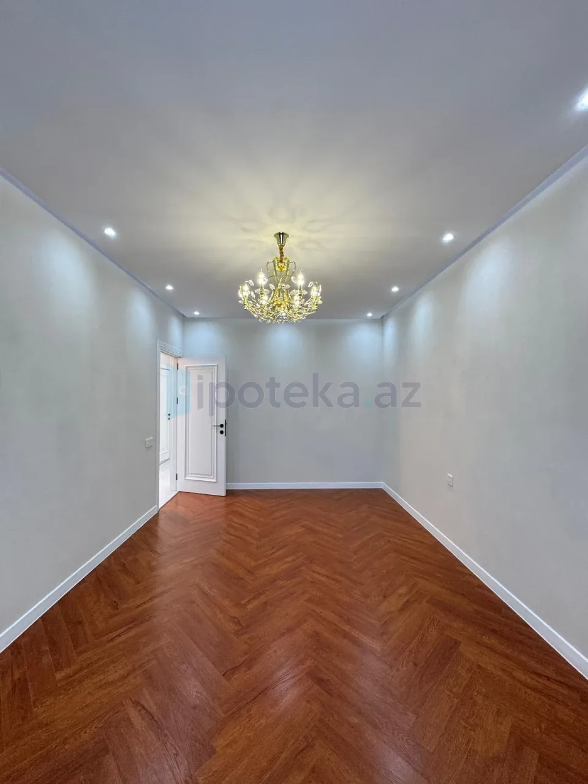 Satılır 4 otaqlı köhnə tikili 120 m²