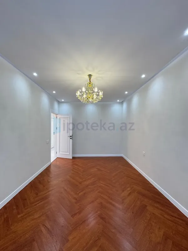 Satılır 4 otaqlı köhnə tikili 120 m²