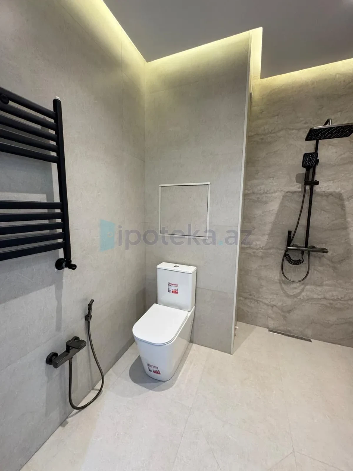 Satılır 4 otaqlı köhnə tikili 120 m²