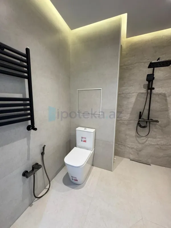 Satılır 4 otaqlı köhnə tikili 120 m²