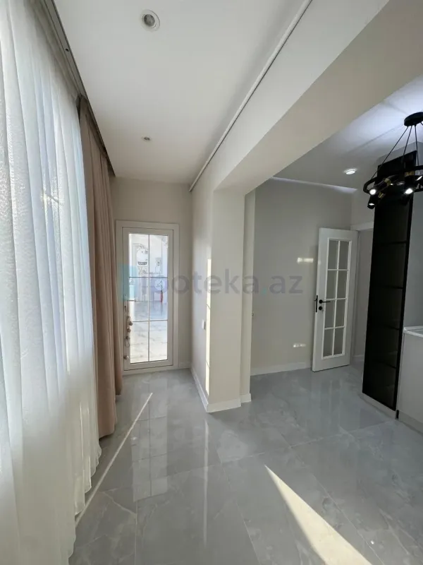 Satılır 4 otaqlı köhnə tikili 120 m²