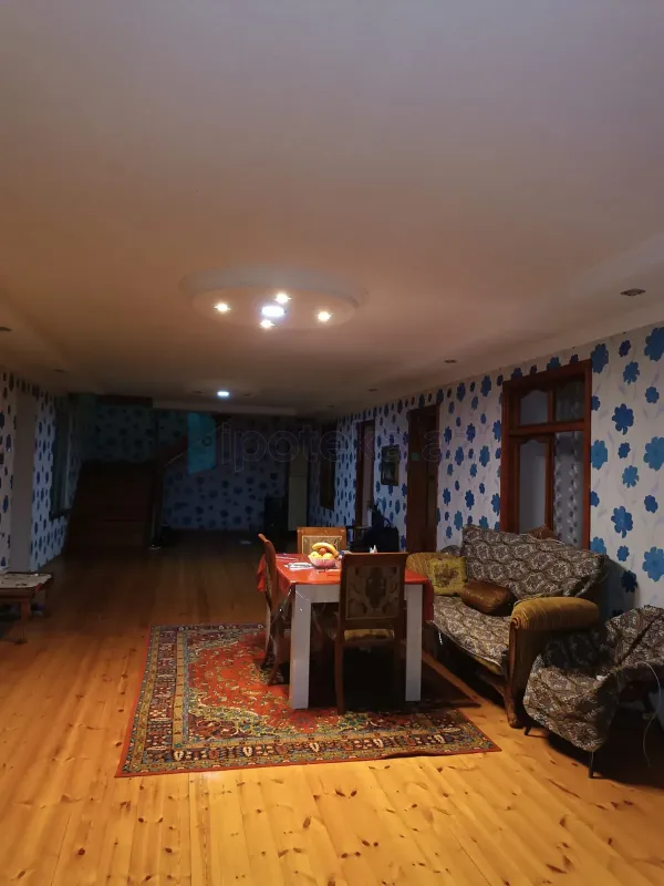 Satılır 6 otaqlı həyət evi 395 m²